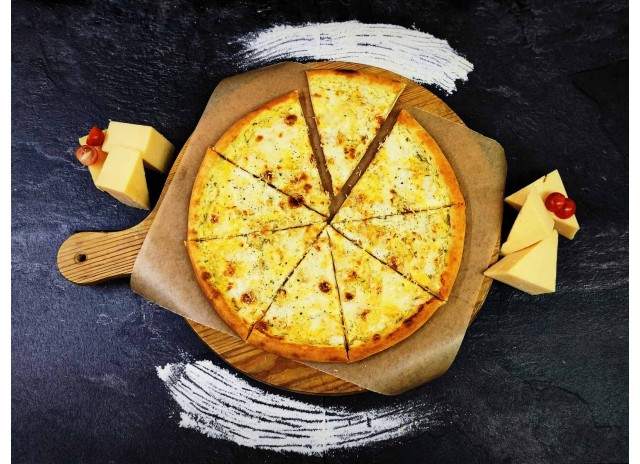 Пицца Маргарита с сыром Пармезан